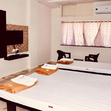 Hotel Mangalam Kurandvad Exterior foto